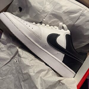 Nike Women's Sneakers - Black and White